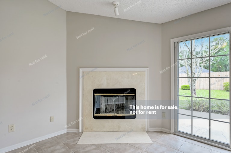 Photo 15 of 31 - 8281 Velvet Springs Ln, Jacksonville, FL 32244