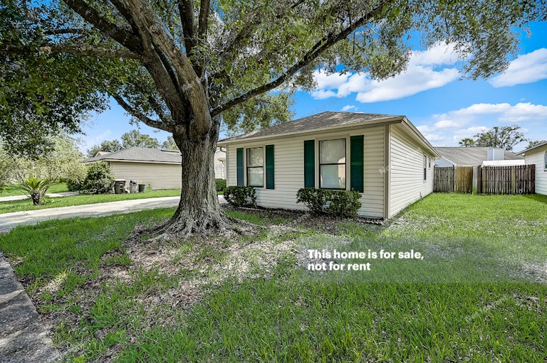 Photo 10 of 32 - 8460 Rockridge Dr, Jacksonville, FL 32244