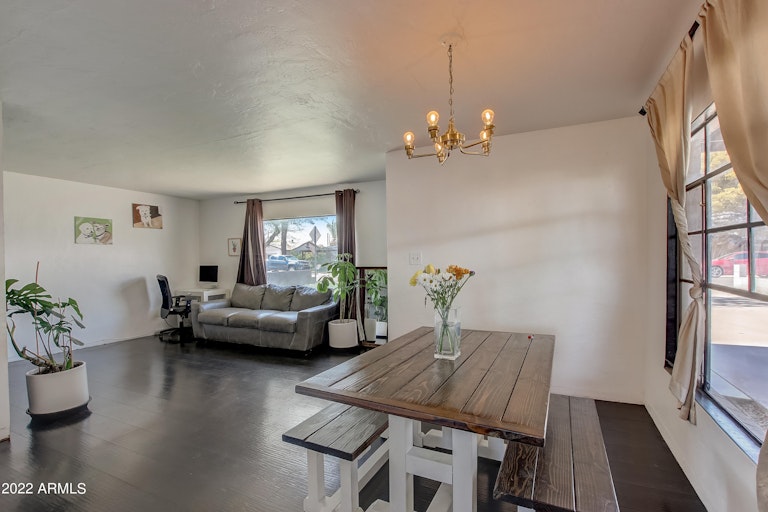 Photo 11 of 26 - 1917 E Mitchell Dr, Phoenix, AZ 85016