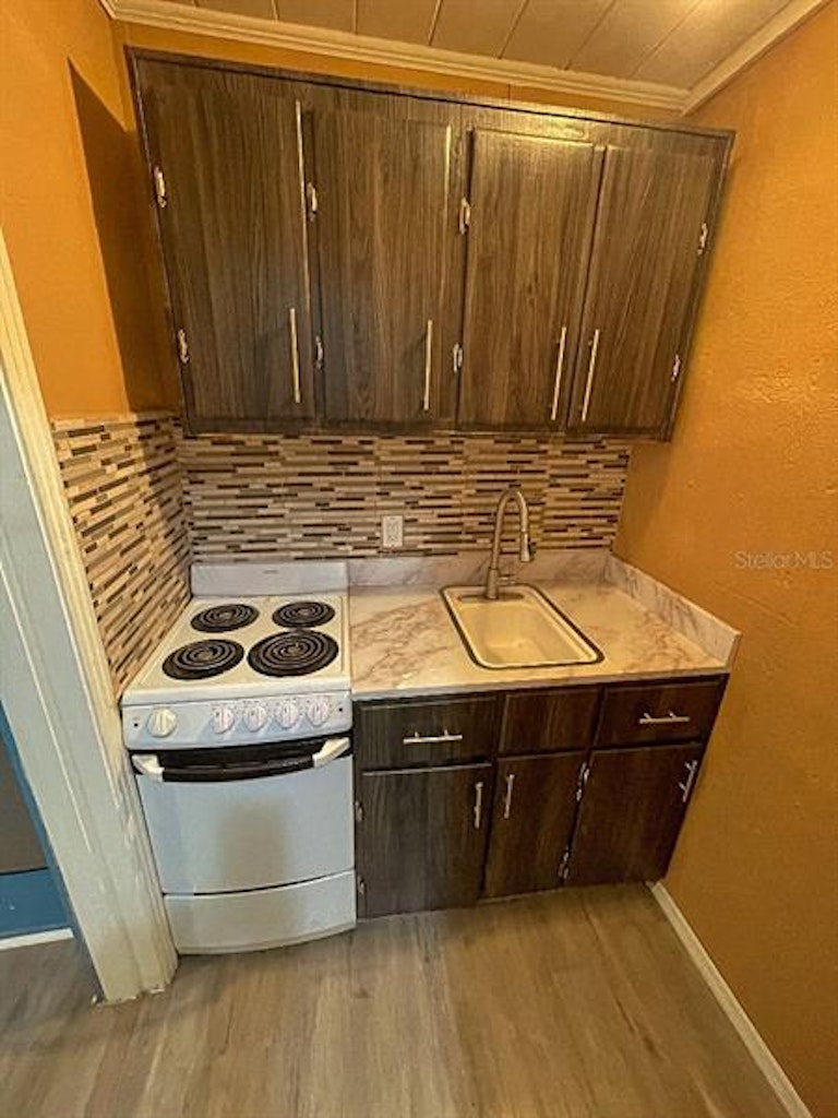 Photo 20 of 25 - 1360 Oxford Dr, Englewood, FL 34223