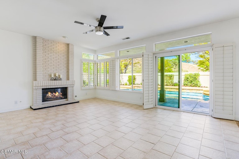 Photo 5 of 31 - 617 Breckenridge Pl, Simi Valley, CA 93065