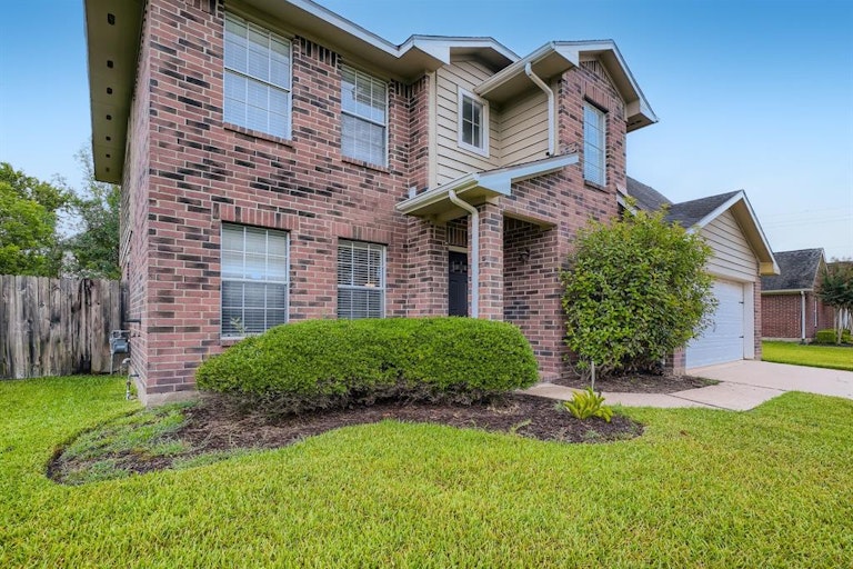 Photo 2 of 28 - 2903 Queen Victoria St, Pearland, TX 77581