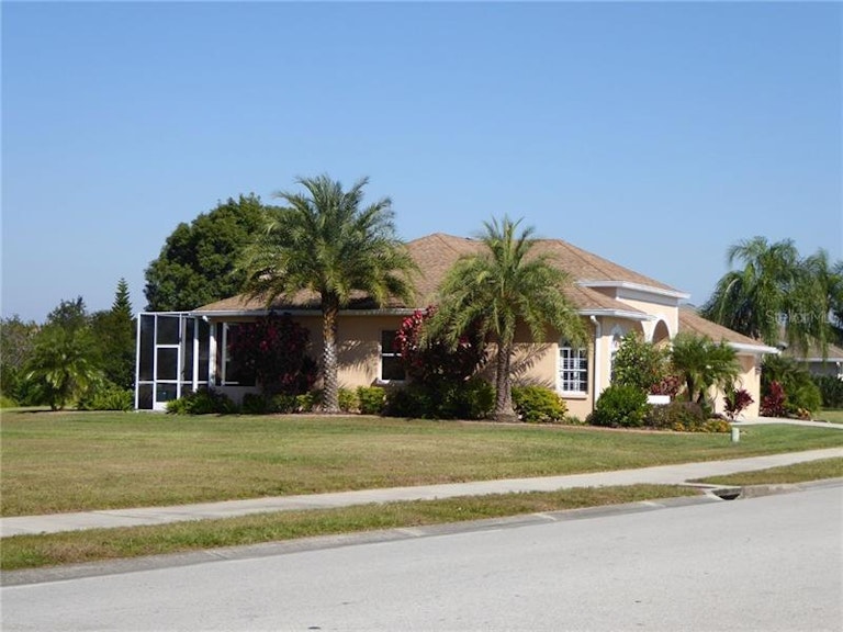 Photo 3 of 25 - 7432 Melogold Cir, Land O Lakes, FL 34637