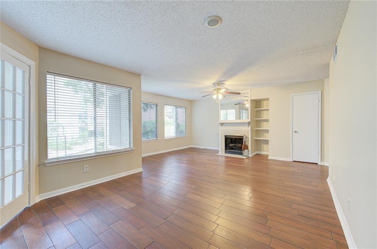 Photo 24 of 37 - 12200 Overbrook Ln #31A, Houston, TX 77077