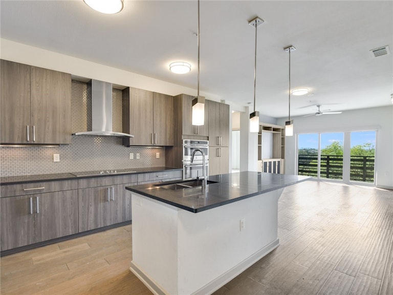 Photo 3 of 29 - 3600 S Lamar Blvd #301, Austin, TX 78704
