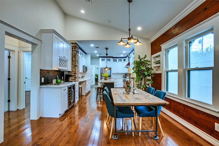 Photo 11 of 38 - 724 W Melwood St, Houston, TX 77009
