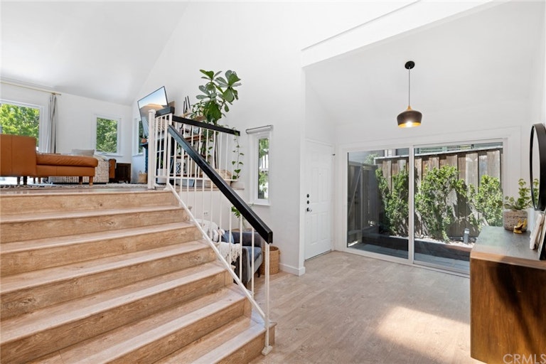 Photo 22 of 40 - 2070 Meadow View Ln, Costa Mesa, CA 92627