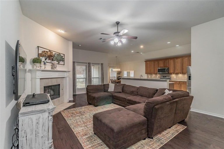 Photo 9 of 32 - 7816 Riverwalk Trl, McKinney, TX 75070