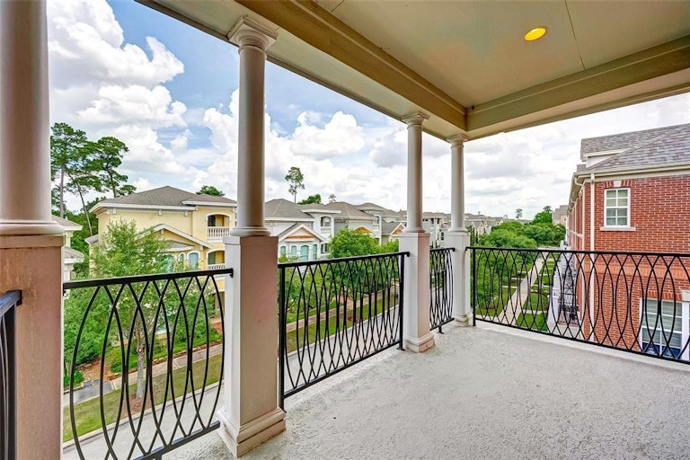 Photo 28 of 38 - 2 Olmstead Row, Spring, TX 77380