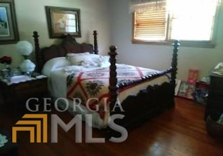 Photo 16 of 49 - 294 Smyrna Powder Springs Rd SW, Marietta, GA 30060