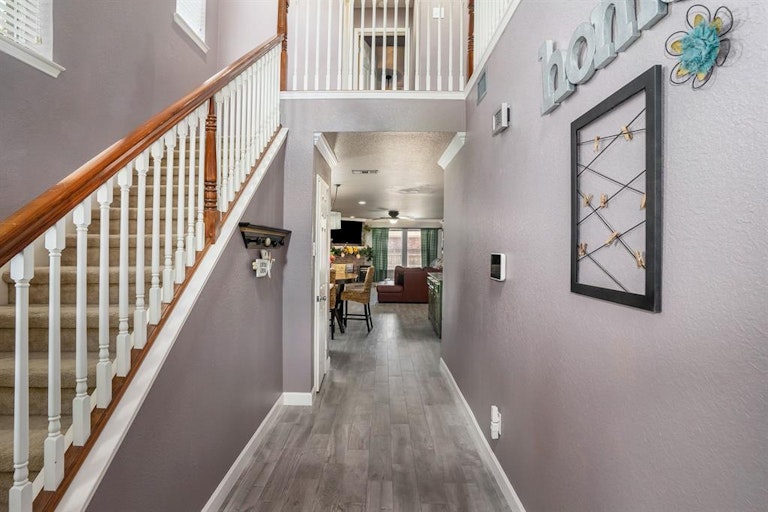Photo 5 of 34 - 5901 Westgate Dr, Fort Worth, TX 76179