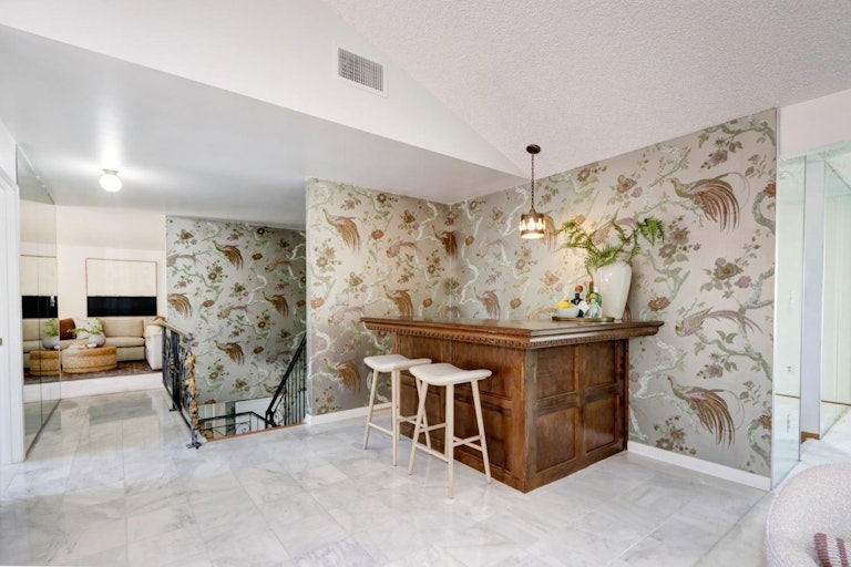 Photo 32 of 70 - 4040 Crondall Dr, Sacramento, CA 95864