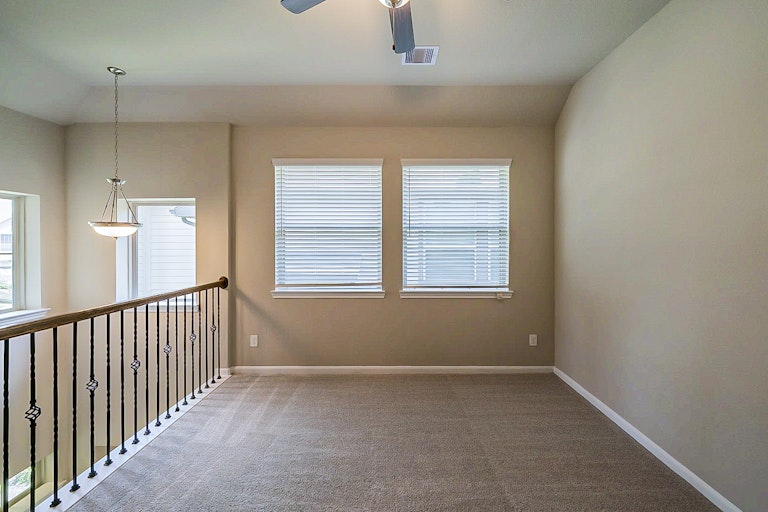 Photo 21 of 32 - 12426 Alora Bluff Trl, Humble, TX 77346