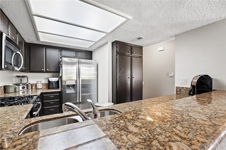 Photo 13 of 39 - 25631 Mont Pointe #7D, Lake Forest, CA 92630