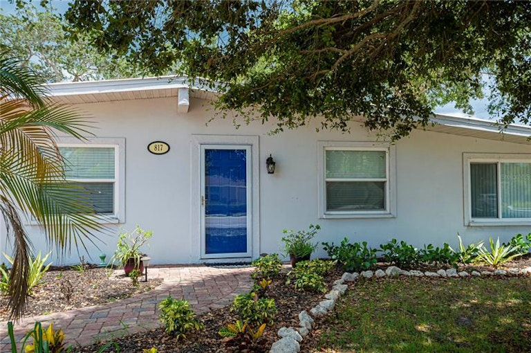 Photo 6 of 35 - 817 Harbor Dr S, Venice, FL 34285