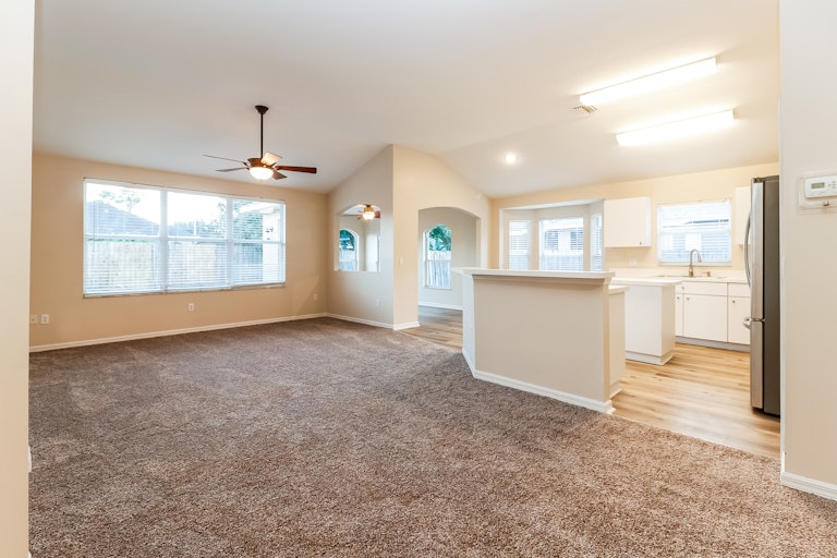 Photo 3 of 21 - 1475 Lake Shore Ranch Dr, Seffner, FL 33584