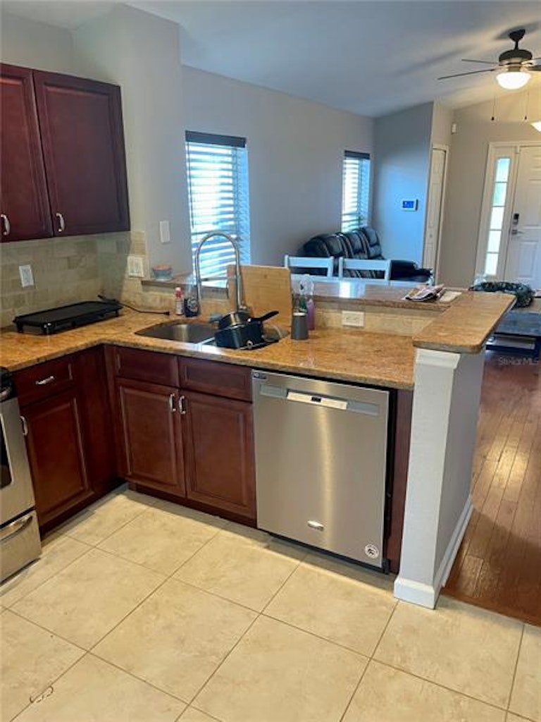 Photo 13 of 30 - 11603 Hammocks Glade Dr, Riverview, FL 33569