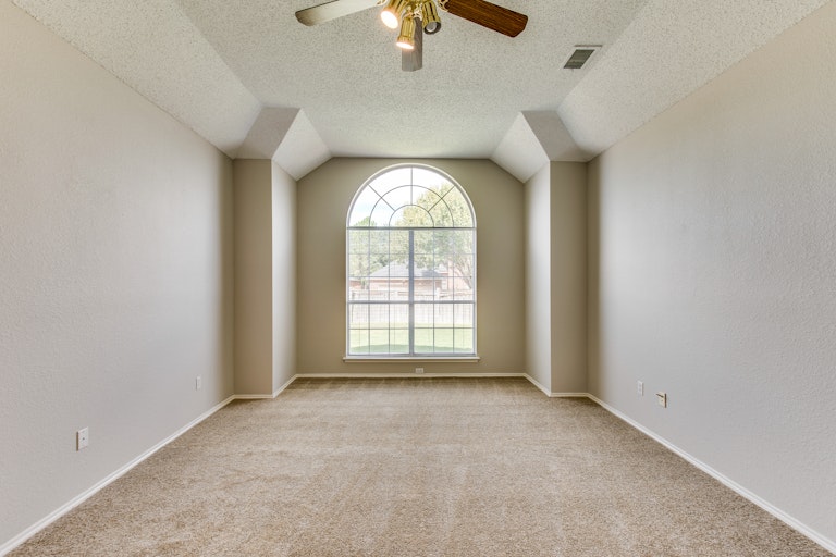 Photo 14 of 28 - 1661 Glenmore Dr, Lewisville, TX 75077