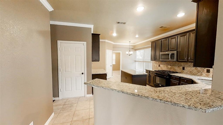 Photo 13 of 36 - 2314 Balleybrooke Dr, Lewisville, TX 75077