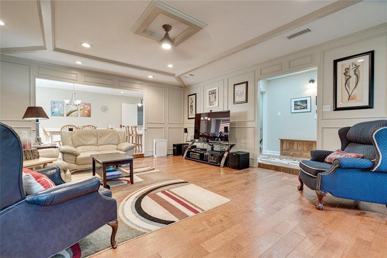Photo 5 of 29 - 2609 Still Meadow Rd, Irving, TX 75060