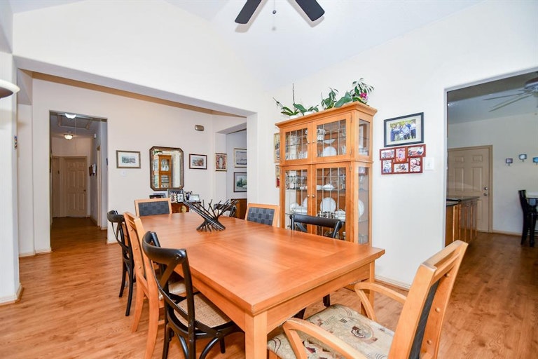 Photo 7 of 34 - 7702 Flax Dr, Houston, TX 77071