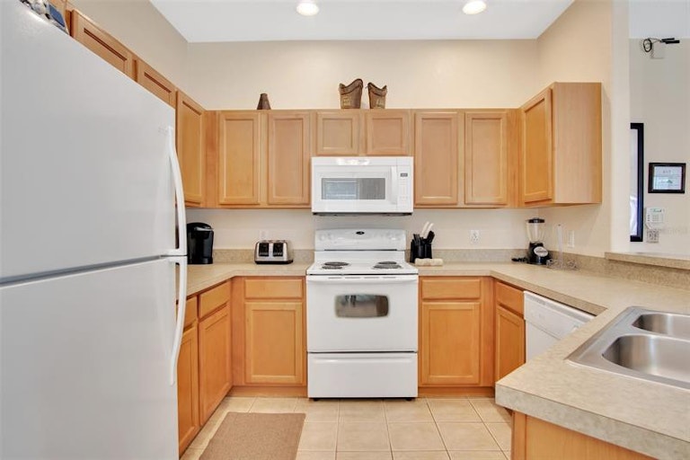 Photo 14 of 33 - 134 Sandy Point Way, Clermont, FL 34714