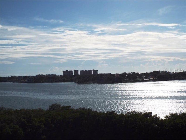 Photo 14 of 22 - 7050 Sunset Dr S #614, South Pasadena, FL 33707