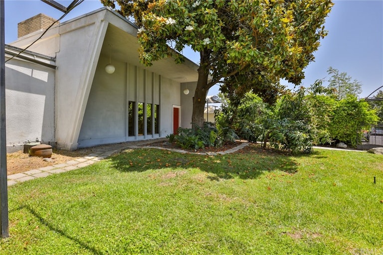 Photo 1 of 17 - 25010 Fern Ave, Loma Linda, CA 92354