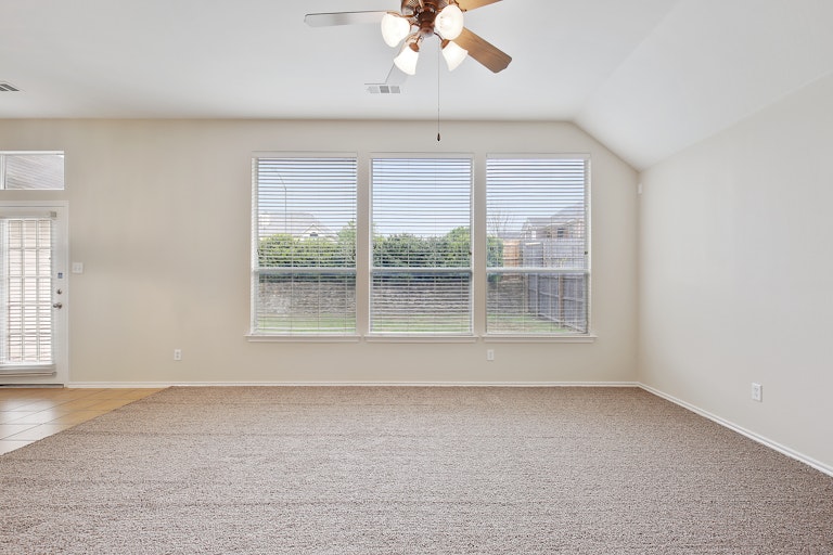 Photo 15 of 29 - 4905 Treeside Dr, Fort Worth, TX 76123