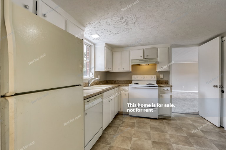 Photo 13 of 30 - 6539 Hugh Ct, Jacksonville, FL 32210