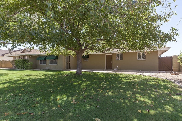 Photo 6 of 25 - 5814 W Frier Dr, Glendale, AZ 85301