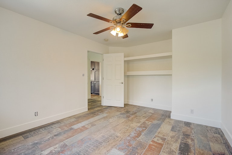 Photo 21 of 32 - 6724 Folkstone Way, Elk Grove, CA 95758
