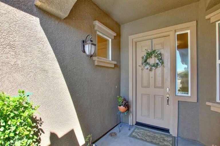 Photo 4 of 37 - 3469 Listan Way, Rancho Cordova, CA 95670