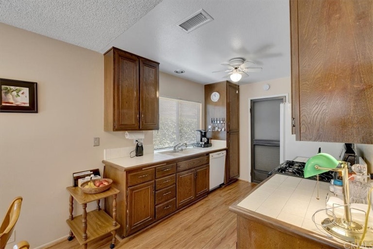 Photo 8 of 27 - 29292 Edgewood Rd, San Juan Capistrano, CA 92675