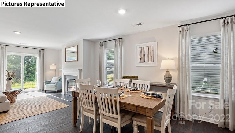 Photo 4 of 28 - 8117 Clairwood Dr #8, Charlotte, NC 28269