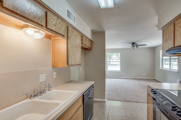 Photo 3 of 21 - 214 E 4th St, Anna, TX 75409
