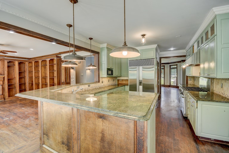 Photo 11 of 31 - 52 Edgewood Vis, Newnan, GA 30265