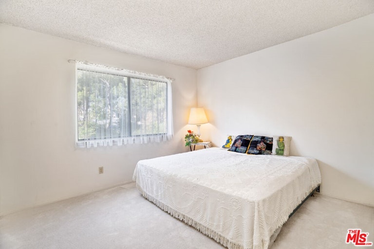 Photo 31 of 53 - 18502 Entrada Ct, Porter Ranch, CA 91326