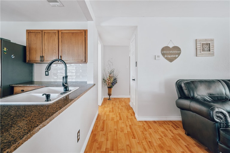 Photo 13 of 40 - 1511 Apollo Cir, Round Rock, TX 78664