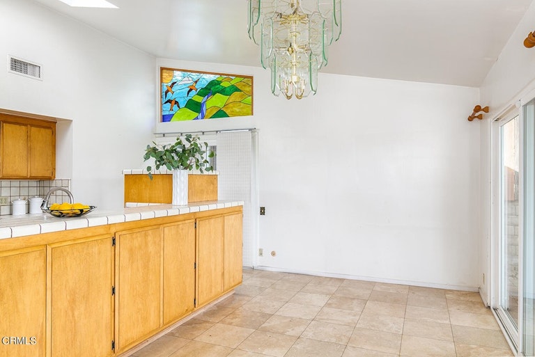 Photo 18 of 47 - 4050 Canyon Dell Dr, Altadena, CA 91001