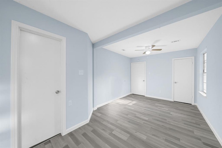 Photo 13 of 19 - 6302 Crane St, Houston, TX 77026
