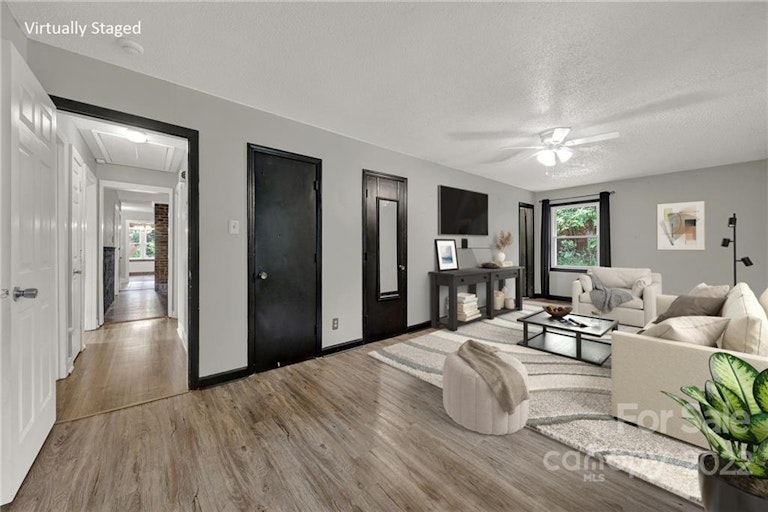 Photo 14 of 29 - 9023 Nottoway Dr, Charlotte, NC 28213