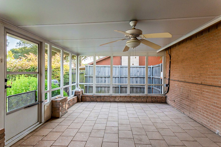 Photo 24 of 31 - 8610 Charing Cross Ln, Dallas, TX 75238