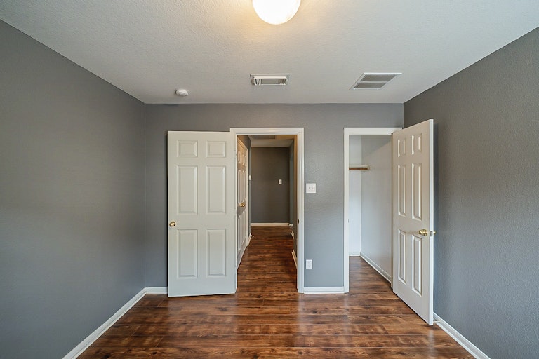Photo 25 of 36 - 12810 Candlewood Glen Ln, Houston, TX 77014