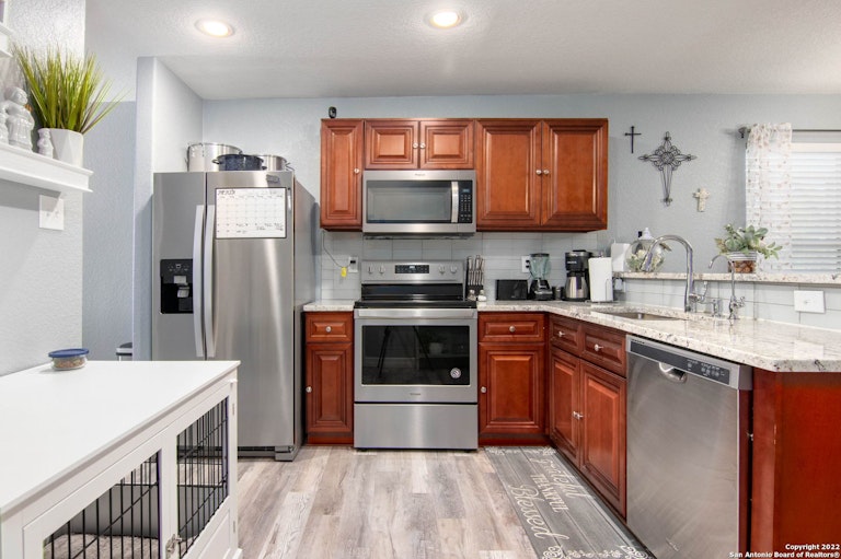 Photo 6 of 24 - 340 N San Felipe Ave, San Antonio, TX 78237