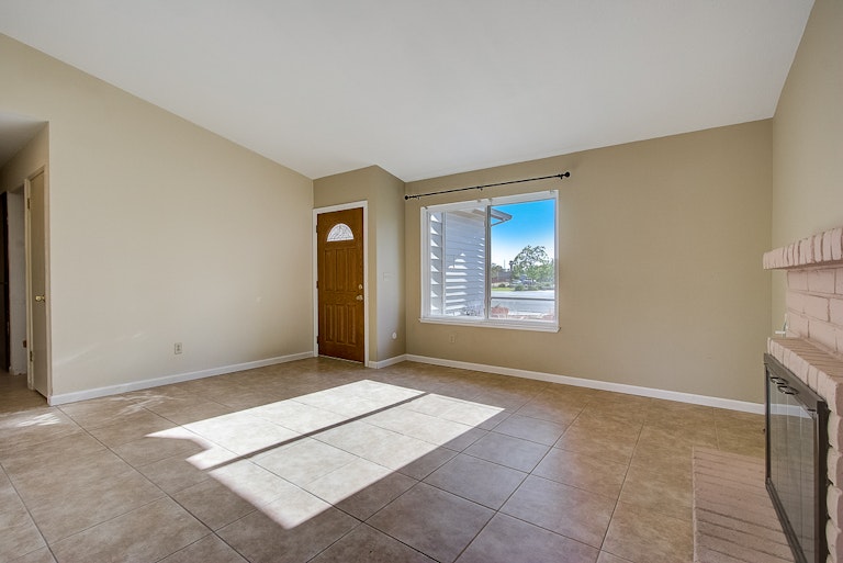Photo 14 of 30 - 7863 Deer Creek Dr, Sacramento, CA 95823