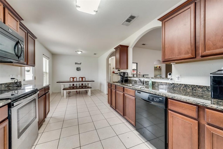 Photo 12 of 28 - 3300 Overstreet Ln, Royse City, TX 75189