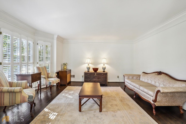 Photo 5 of 41 - 1005 Redstone Ln, Atlanta, GA 30338