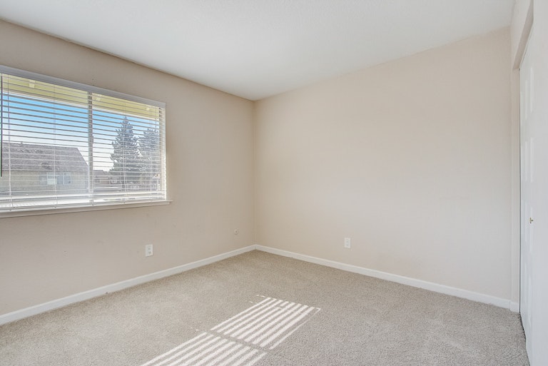 Photo 28 of 39 - 7572 Burgoyne Ln, Sacramento, CA 95823