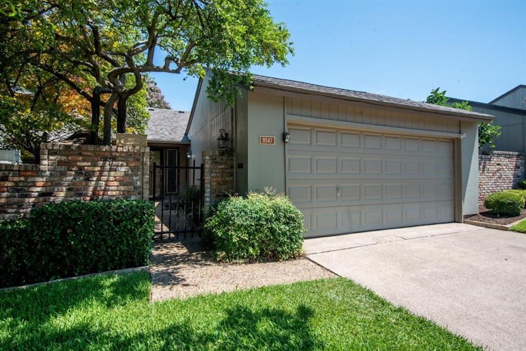 Photo 1 of 18 - 9547 Highland View Dr, Dallas, TX 75238